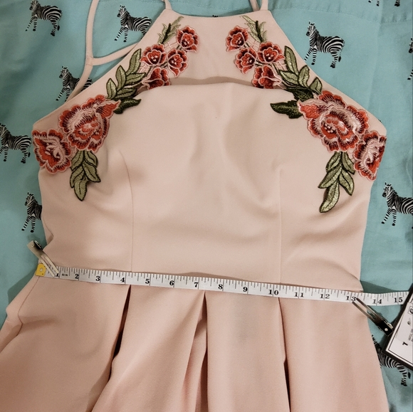 NWT!  B. DARLIN STRETCH EMBROIDERED FIT & FLARE HALTER DRESS  SIZE 9/10 - Picture 4 of 11